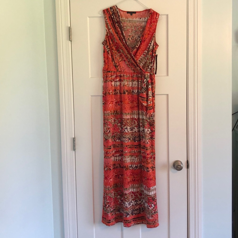Sleeveless maxi Tiana B. dress